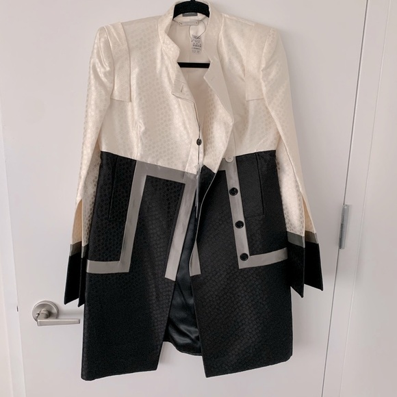 Alexander McQueen ivory black runway coat NWT - Picture 3 of 7
